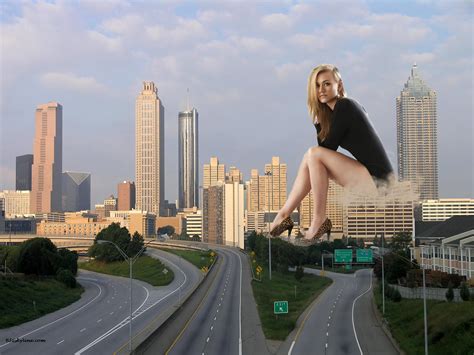 city giantess